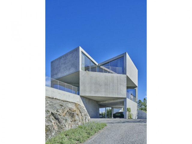 Une maison en Suède : Comme un labyrinthe  - Maison cubique Suède béton