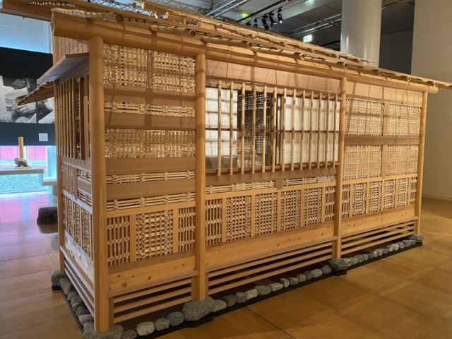 Un pavillon exposé - Exposition L'art des charpentiers japonais