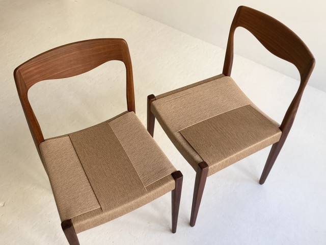 Une pièce de mobilier peut rester plusieurs semaines dans l'atelier avant que le motif de tissage s'impose