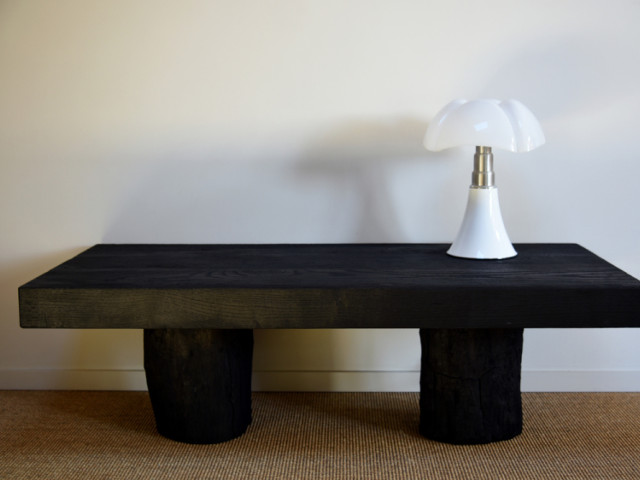 Une table en bois démontable