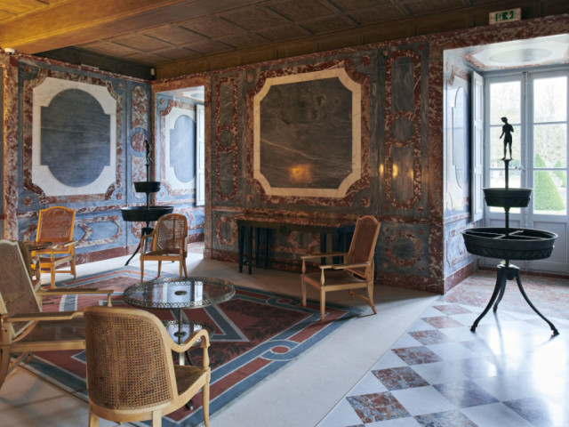 Le salon Médicis aménagé par les décorateurs André Arbus et Raymond Subes dans la salle des marbres du château