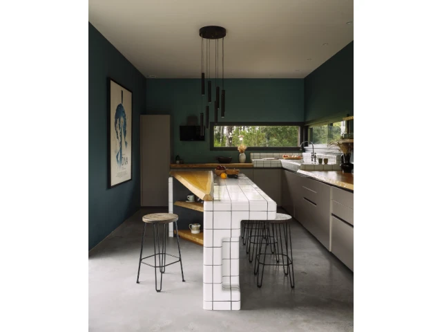 Une cuisine contemporaine pour recevoir