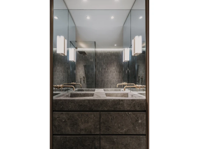 Une élégante salle de bain 