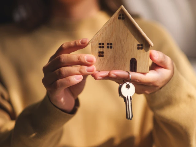 Trois-quarts des 18-24 ans envisagent un "plan B" en cas de retraite insuffisante et 81% d'entre eux misent sur l'immobilier 