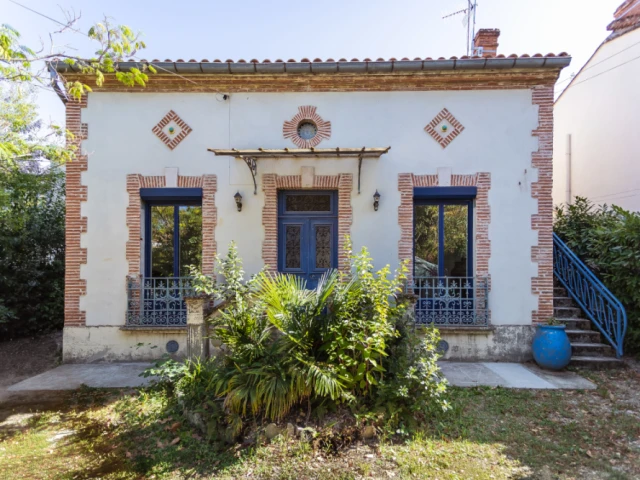 La façade de la maison a été entièrement rénovée