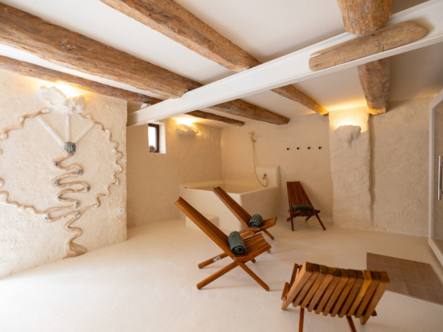 Un espace détente dans l'ancienne cave