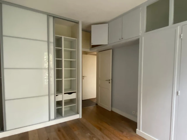 Avant : Une chambre sans âme