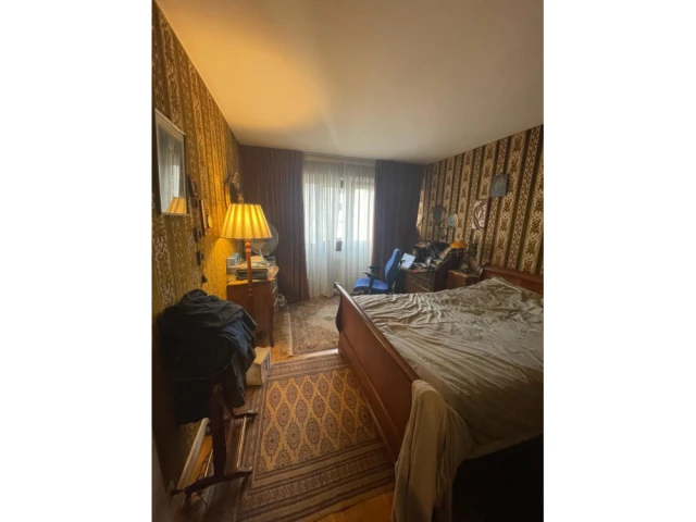 Avant : Une chambre de plus de 12 m2