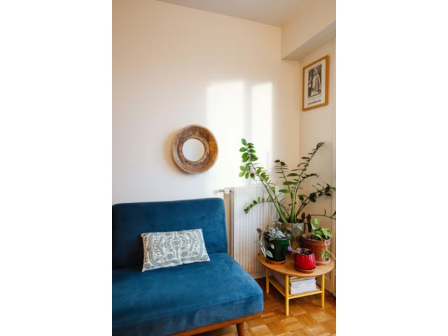 Un salon au plus près de la fenêtre