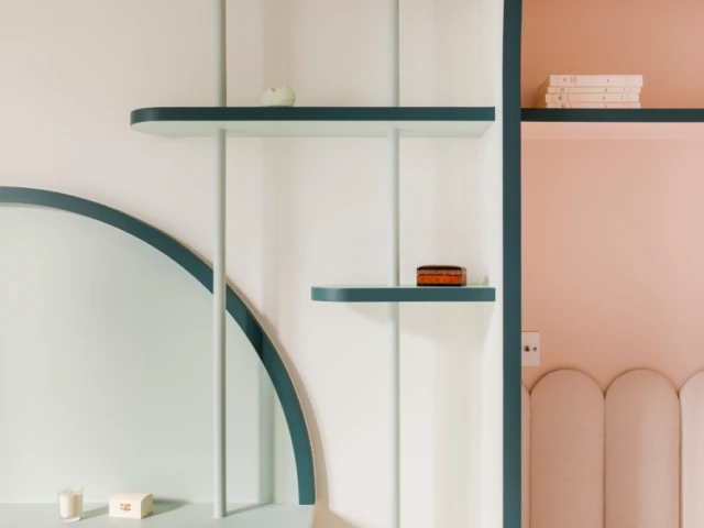 Après : Des couleurs pastel soulignées par du vert tirant vers le bleu