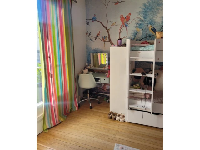 Avant : Un petit bureau et peu de rangements 