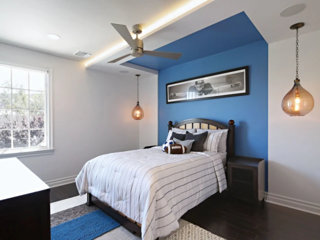 Un ciel de lit bleu vintage 