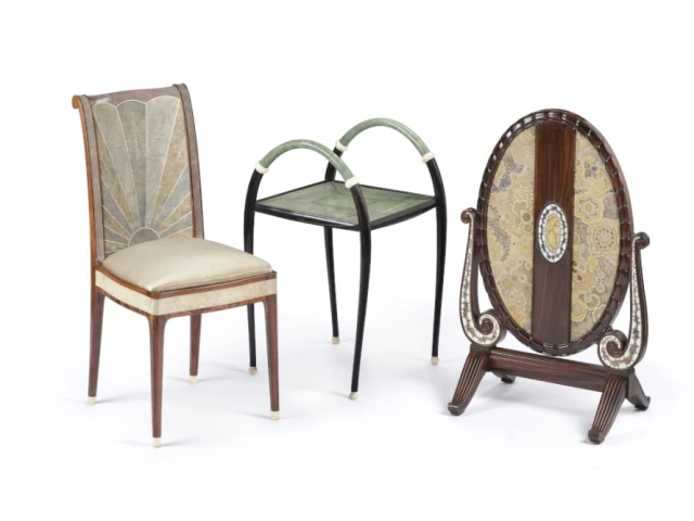 Chaise et table à journaux de Clément Rousseau, pare-feu de Clément Mère