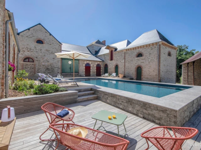 Catégorie piscine familiale de forme angulaire de moins de 40 m² : Trophée d'Argent ex æquo - Catégorie piscine familiale de forme angulaire de moins de 40 m2 : Trophée d'Argent ex æquo