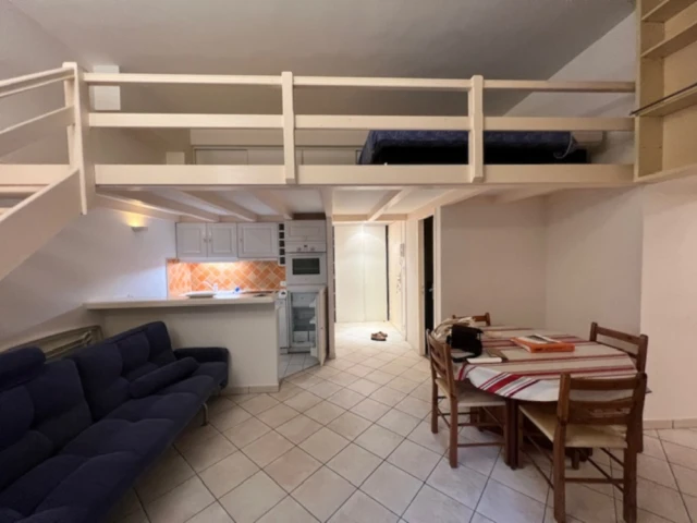 Avant : Une cuisine datée