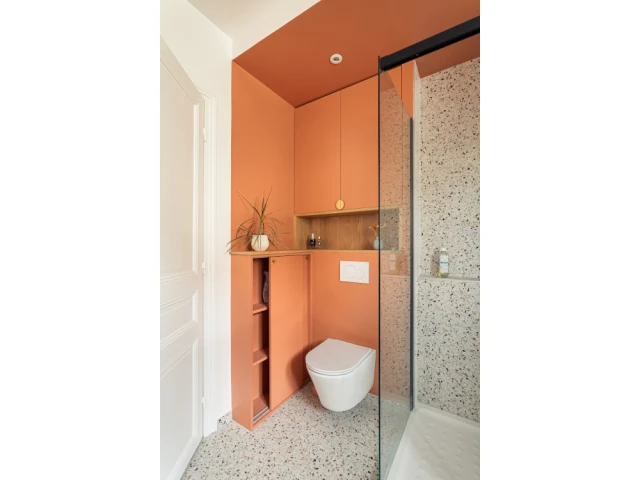 Des espaces malins autour du WC 