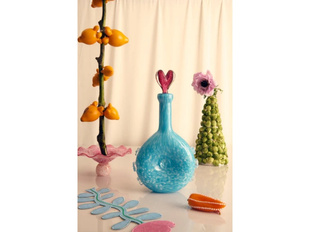 Carafe en verre bleu