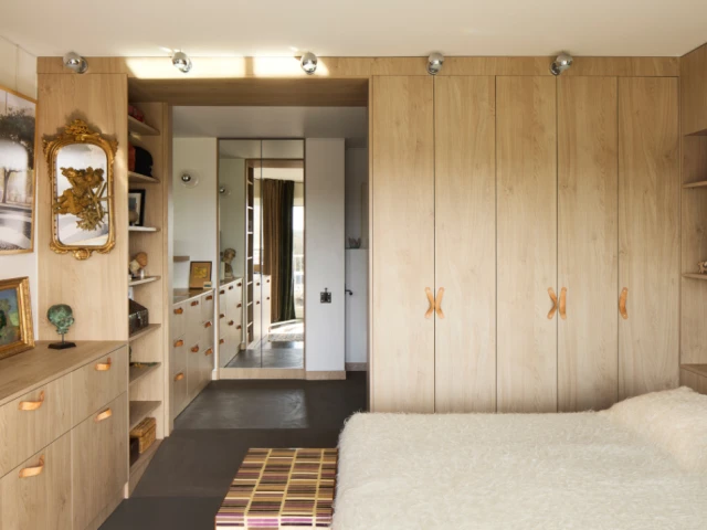 Une chambre sobre et reposante, au service de l'&oelig;uvre