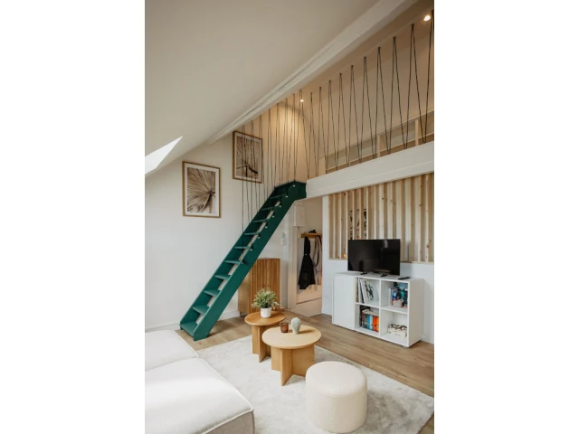 Apr&egrave;s : une entr&eacute;e repens&eacute;e avec s&eacute;paration et rangements