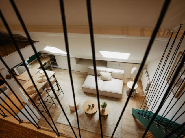 La m&eacute;tamorphose de cet appartement sous les combles a n&eacute;cessit&eacute; 6 mois de travaux