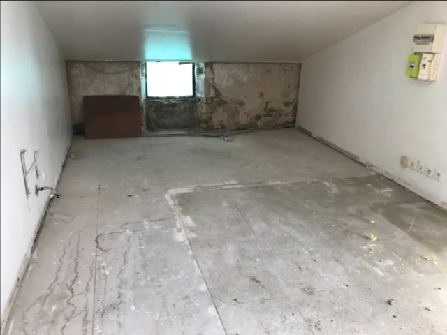 Vue de l'appartement avant la r&eacute;novation 