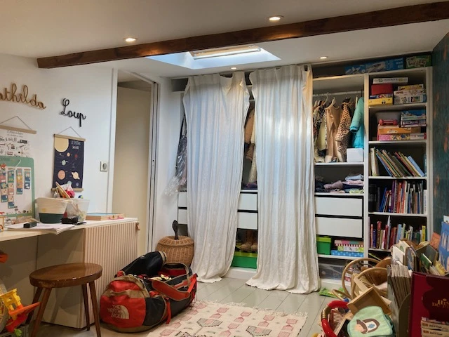 Cr&eacute;er assez de rangement pour deux - La chambre avant les travaux 