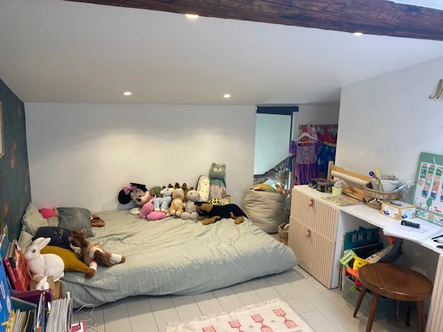 Multiplier les fonctions dans un petit espace - La chambre avant les travaux 