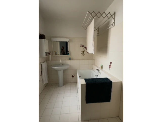 La salle de bains parentale avant les travaux 