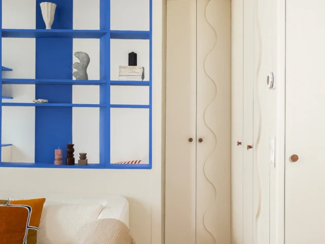 Une biblioth&egrave;que color&eacute;e 