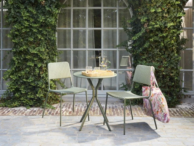 Une petite place au vert 