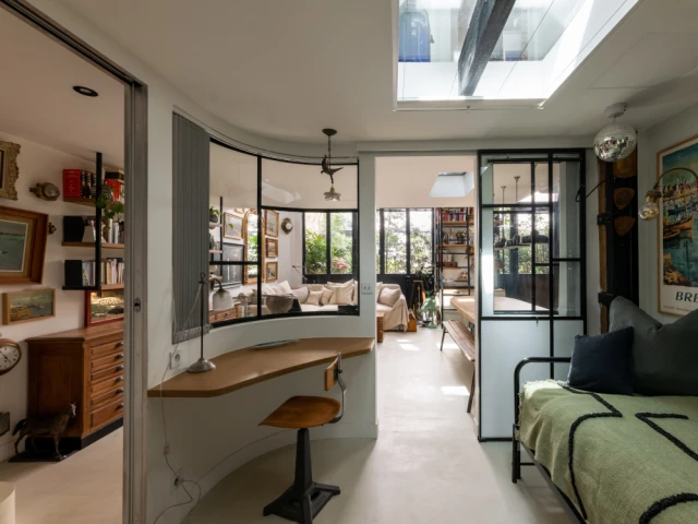 La chambre/bureau apr&egrave;s r&eacute;novation 