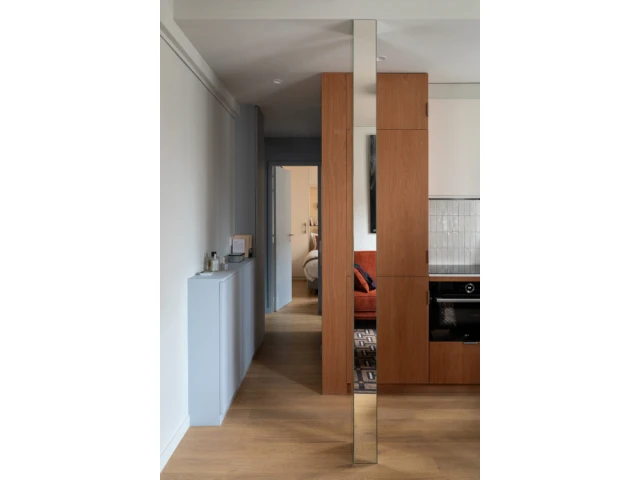 L'entr&eacute;e vue de la pi&egrave;ce &agrave; vivre 