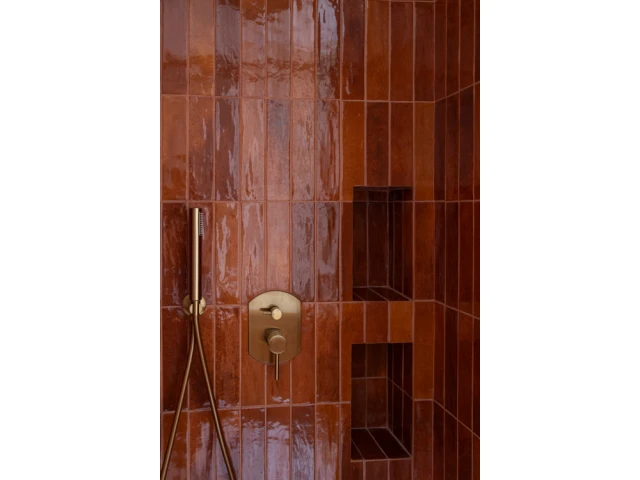 Une douche couleur caramel - La nouvelle salle de bain 