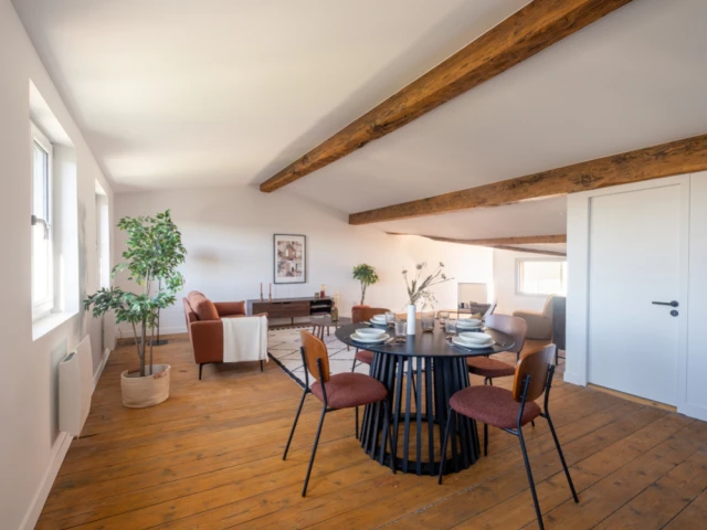 La pi&egrave;ce de vie apr&egrave;s la r&eacute;novation 