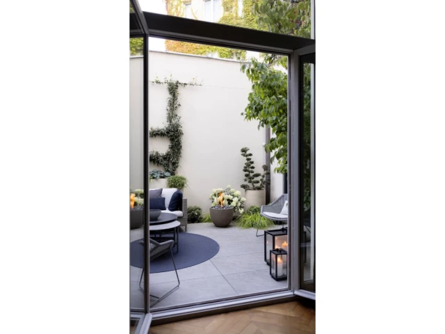 La terrasse vue du salon 