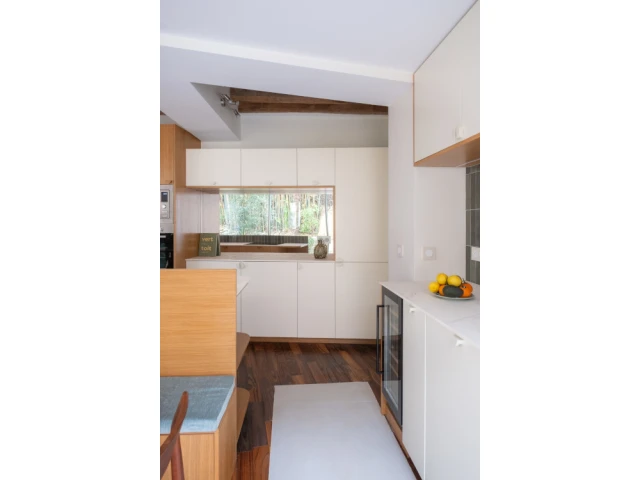 Tout un pan de mur r&eacute;cup&eacute;r&eacute; - La cuisine apr&egrave;s les travaux 