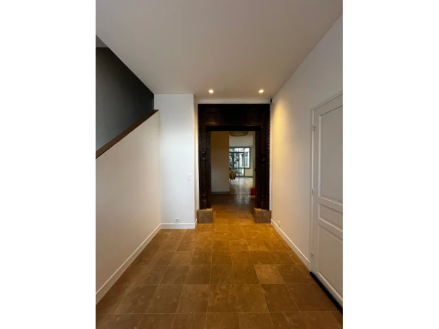 L'entr&eacute;e et le d&eacute;gagement avant les travaux 