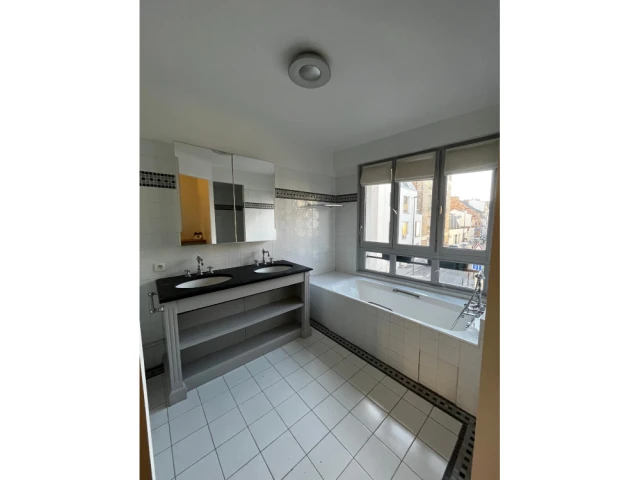 La salle de bain parentale avant les travaux 