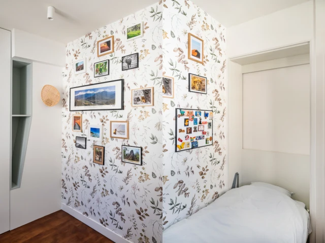 Un bureau/chambre d'amis tel un cabinet de curiosit&eacute;s - La chambre apr&egrave;s les travaux 