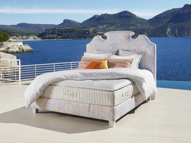 Tr&eacute;ca s'inspire r&eacute;guli&egrave;rement des univers du textile et de la mode pour cr&eacute;er des collections telles que Riviera.