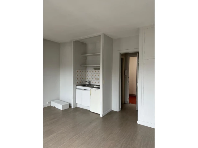 Refermer une cuisine dans un studio - La cuisine avant les travaux 
