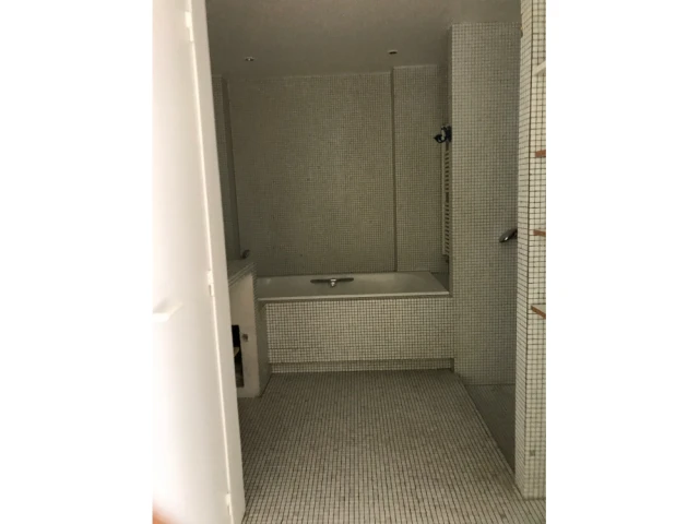 La salle de bain avant les travaux 