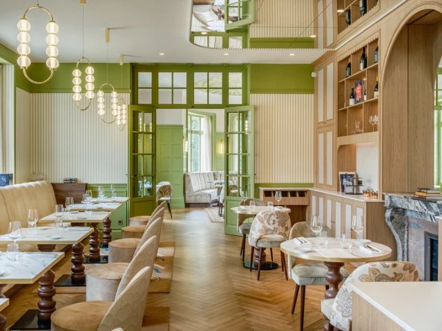 La salle du petit-d&eacute;jeuner 
