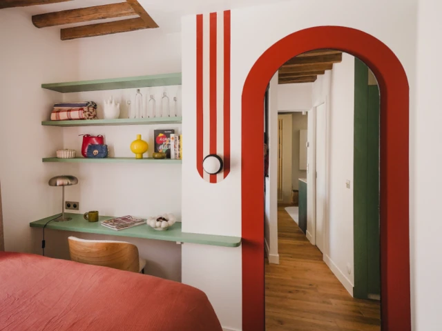 Le bureau dans la chambre 