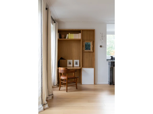 Le bureau dans le salon 