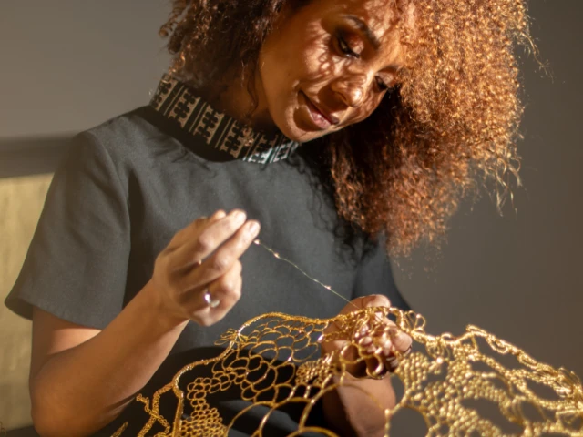 Marie De Decker, artiste multidisciplinaire install&eacute;e entre le Luxembourg et l'&icirc;le Maurice.