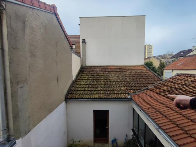 L'int&eacute;rieur de la cour avant les travaux 