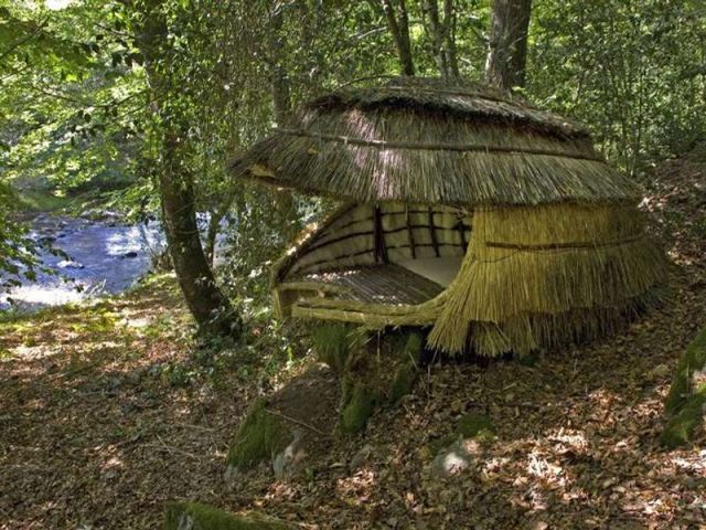 Lucien Cassat - cabanes et mobilier et chataîgnier