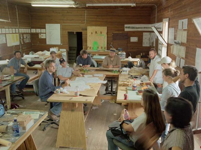 Rural studio Andrew Freear et ses étudiants