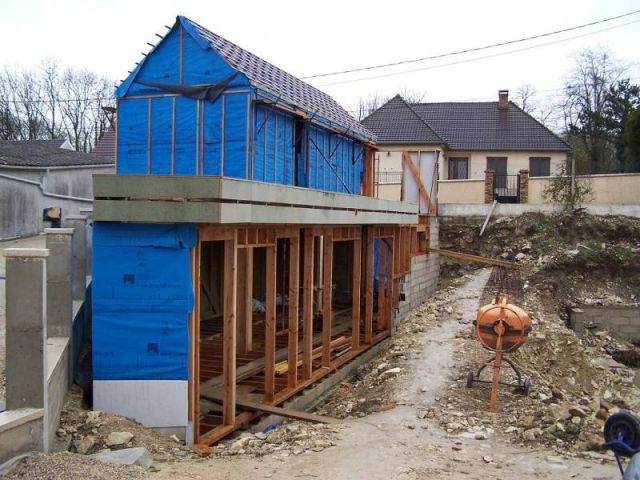 La maison sera composée de deux bâtiments distincts, le premier dédié aux pièces de jour et le deuxième aux pièces de nuit.